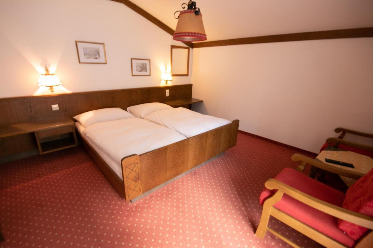 Pension Bergfried กรอดิก ภายนอก รูปภาพ
